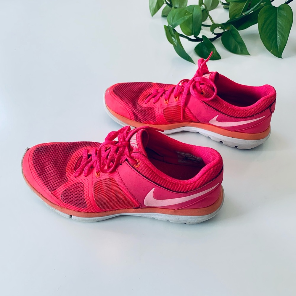 Nike Neon Pink Shoes - Picture 2 of 7